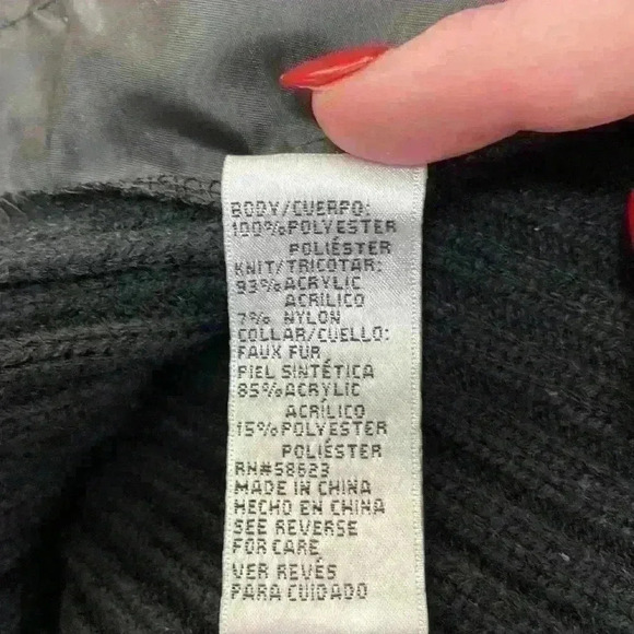 Black vest with Faux Fur Collar 1X stretchy Item# 4H - Picture 7 of 7